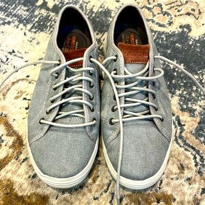 Canvas mens sketcher sneakers size 10